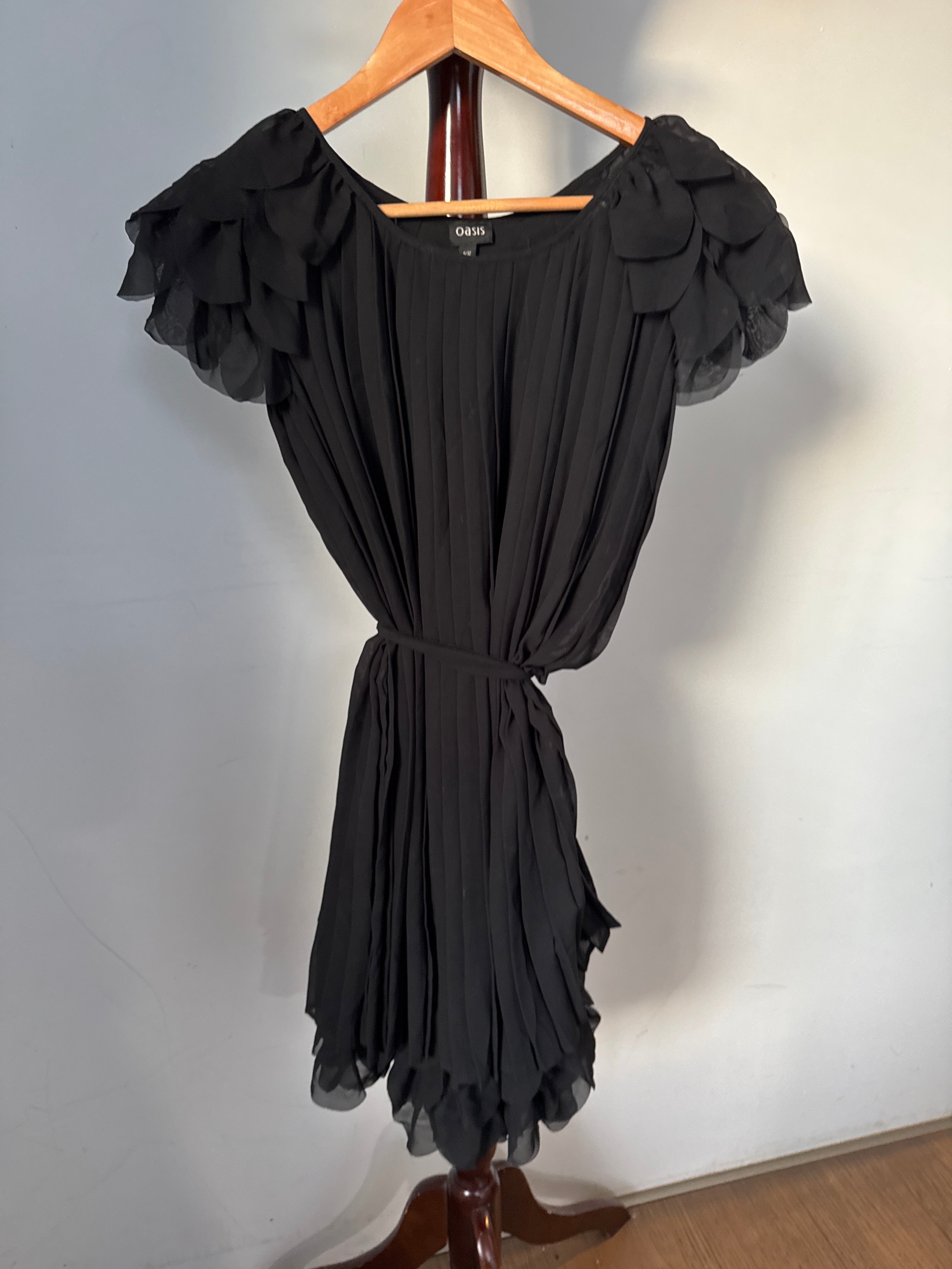 Oasis Black Sleeveless Ruffled Tiered Dress Size 6/32