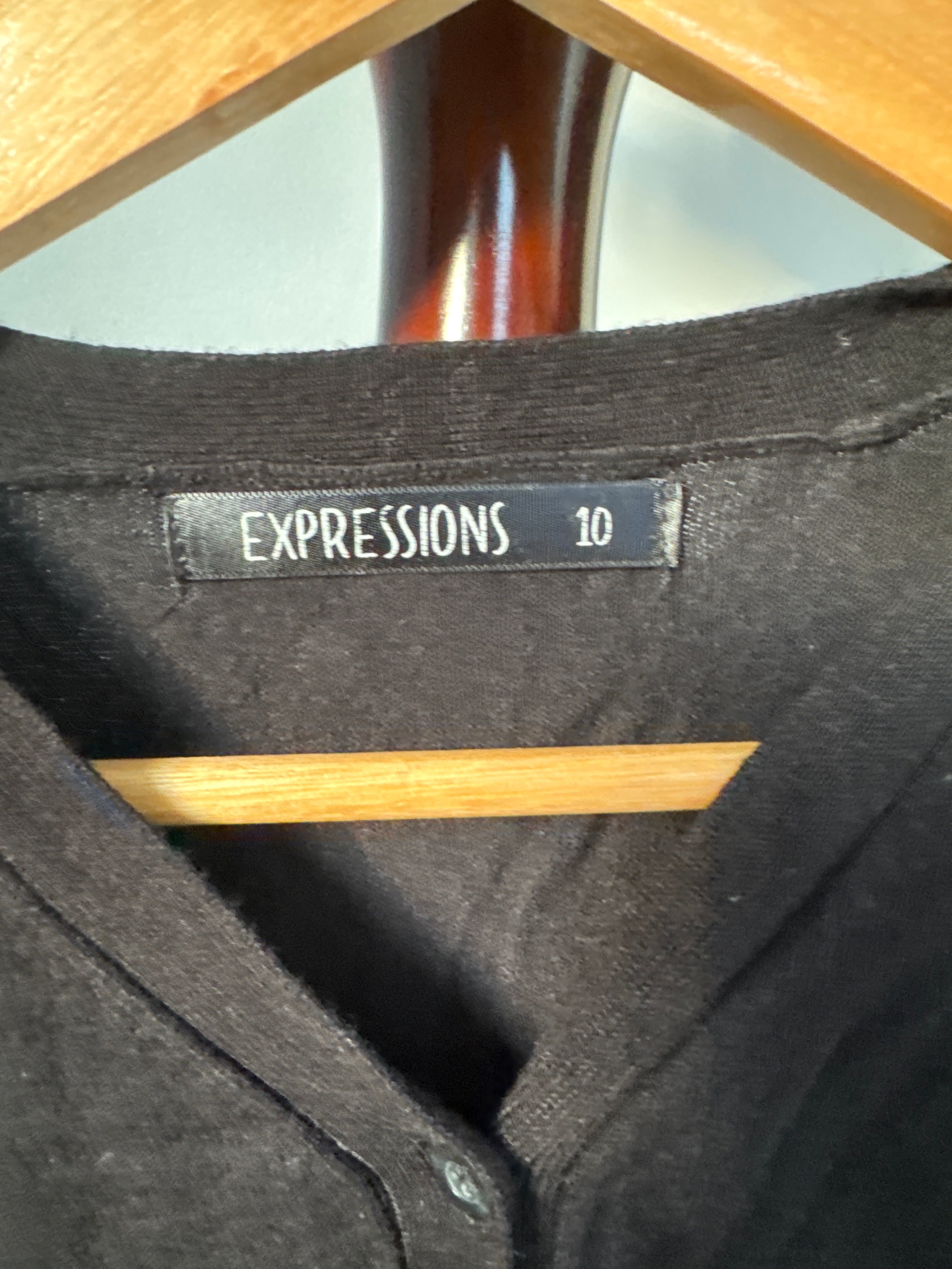 Expressions Size 10 Black Ribbed V-Neck Cropped Cardigan