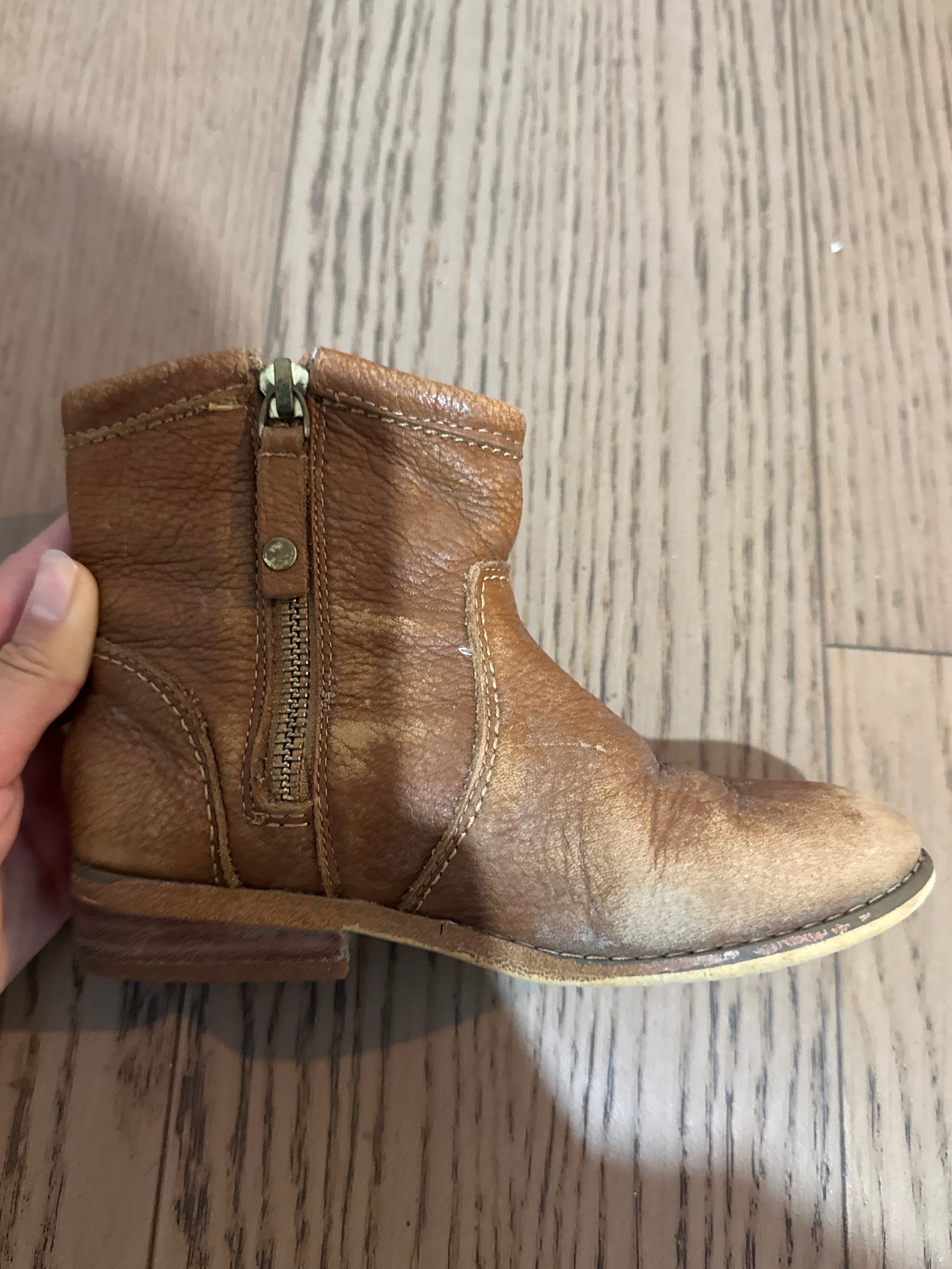 Country Road Kids’ Brown Ankle Boots – Size 26
