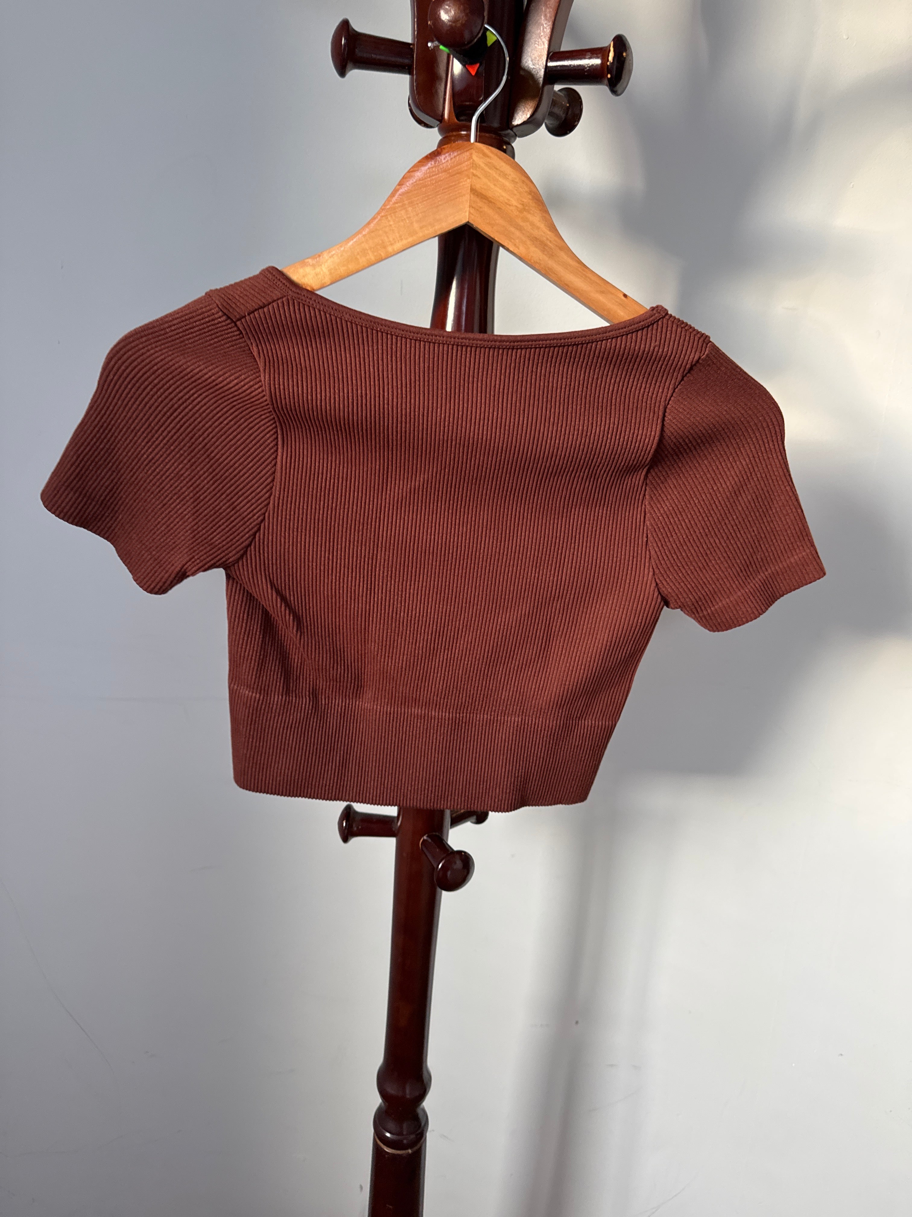Mirrou Size M/L Rust Brown Ribbed Short Sleeve Crop Top