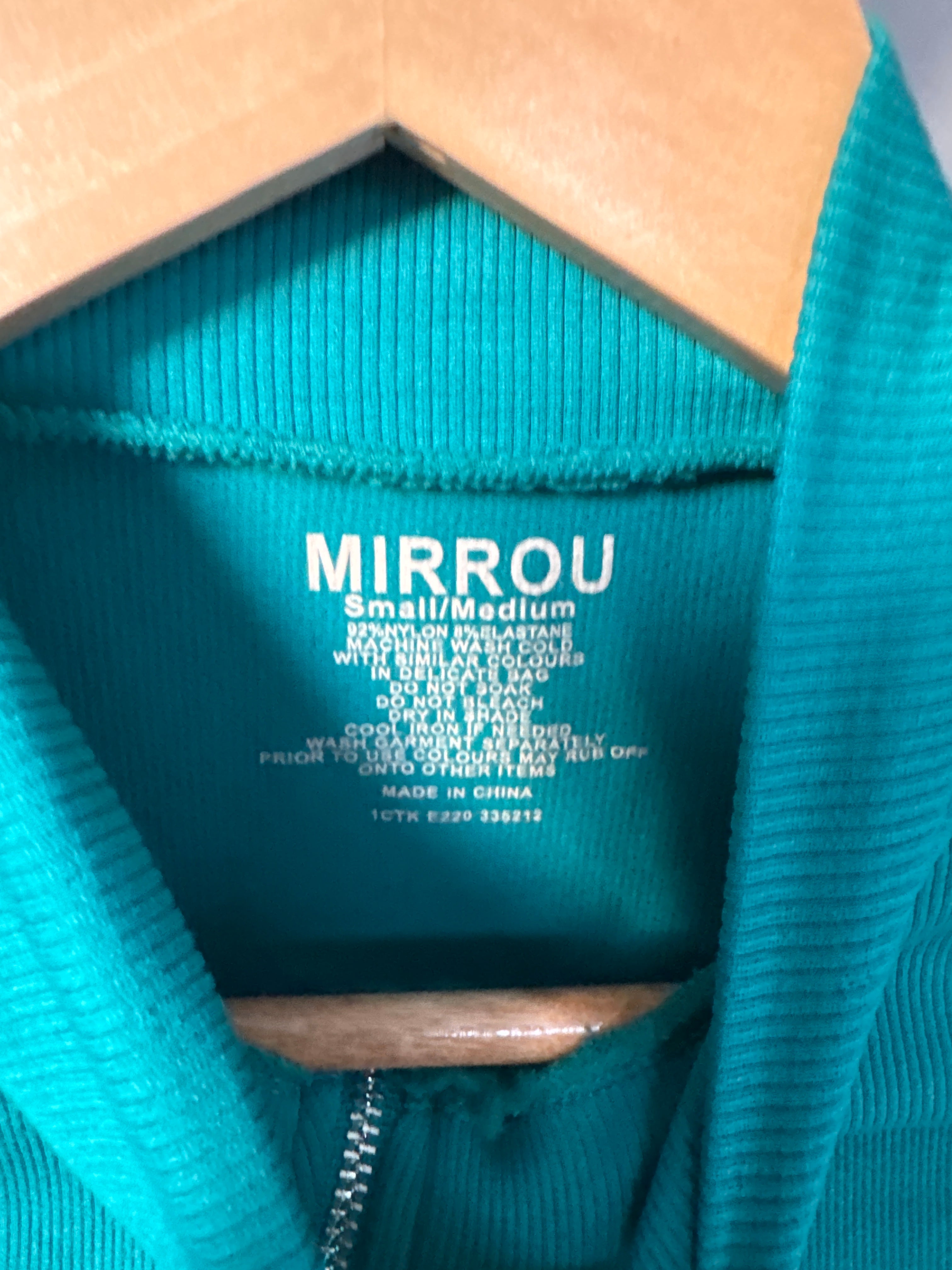 Mirrou Size S/M Teal Green Long Sleeve Cropped Zip-Up Jacket