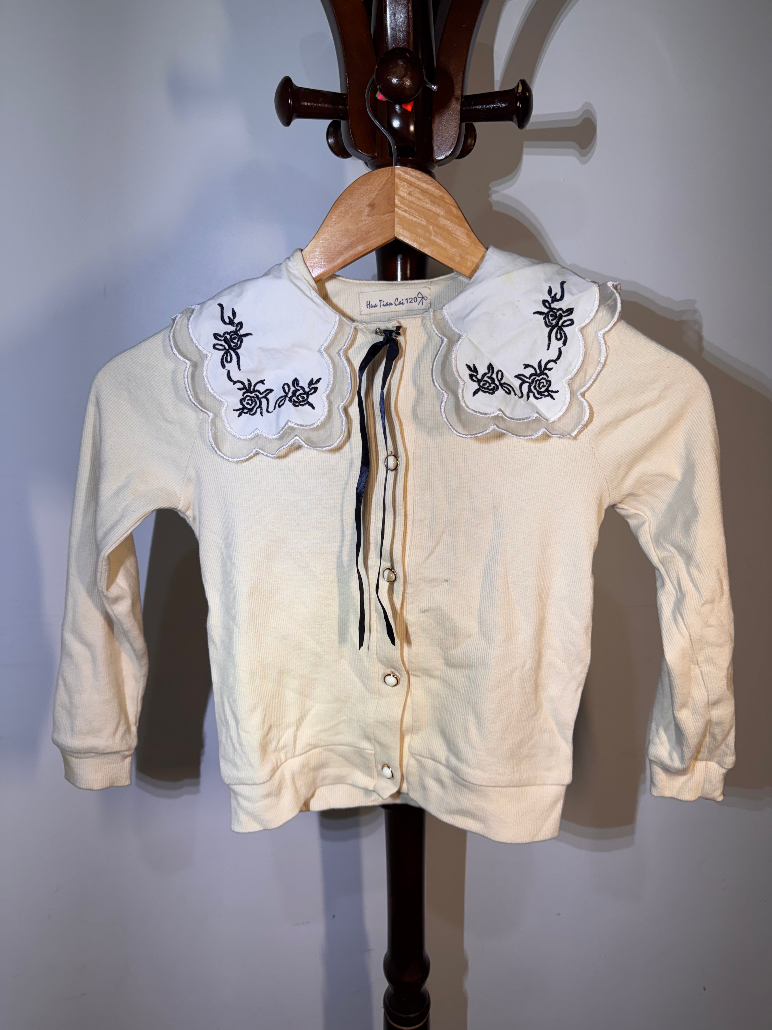 Hua Tian Cai beige button up￼￼