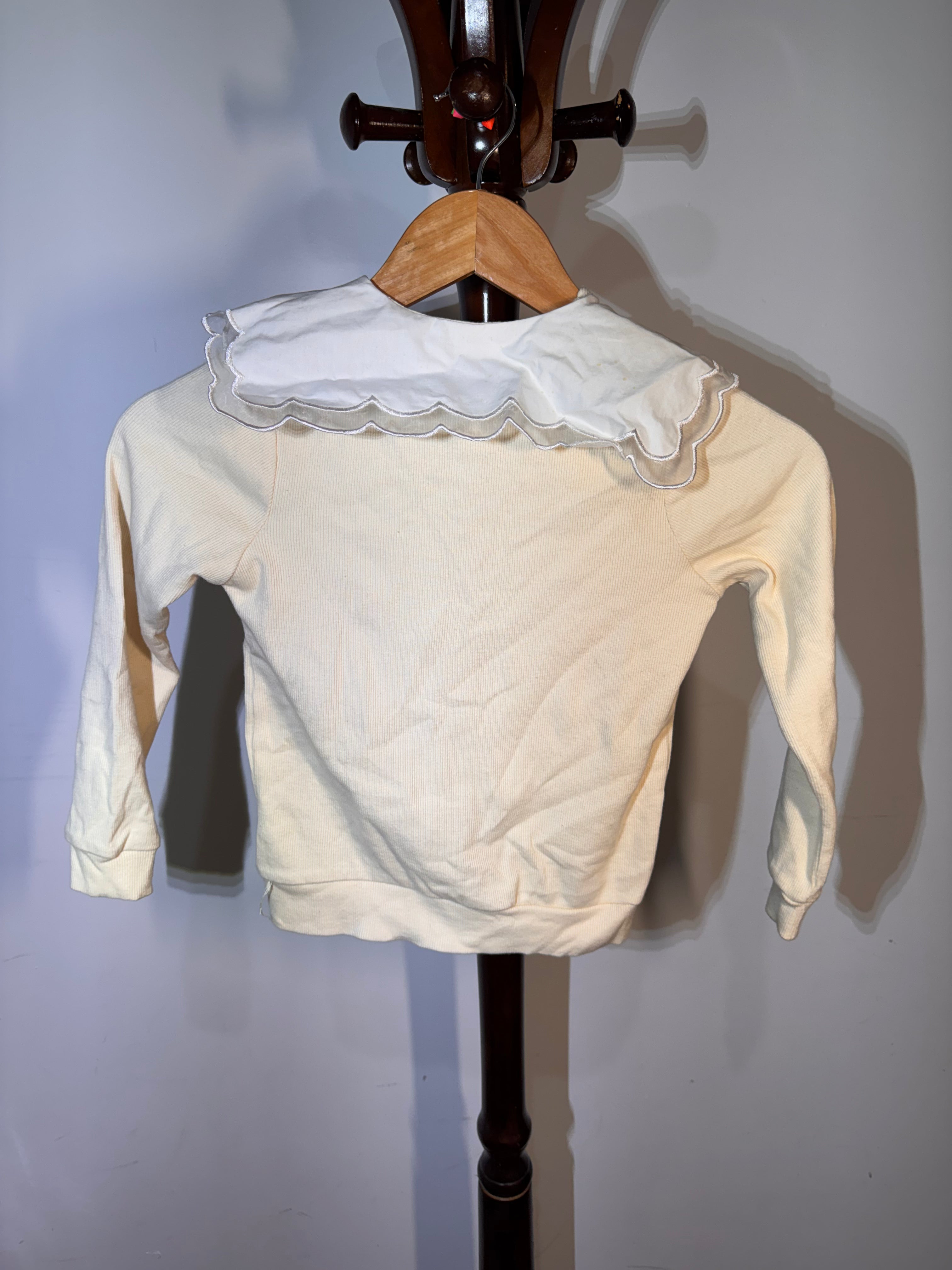 Hua Tian Cai beige button up￼￼