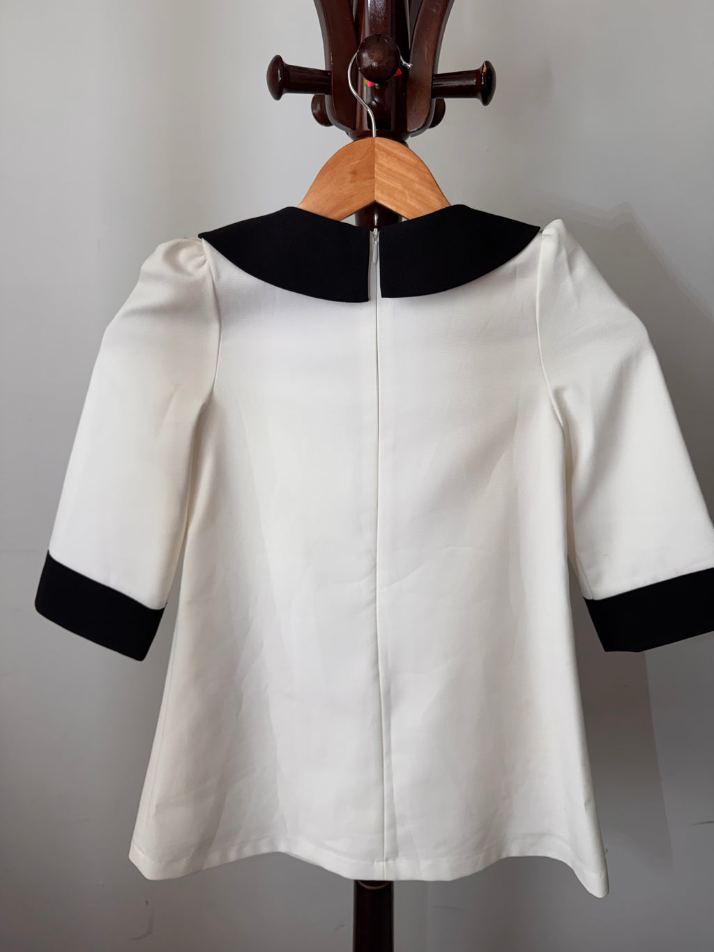 Izar white and black dress