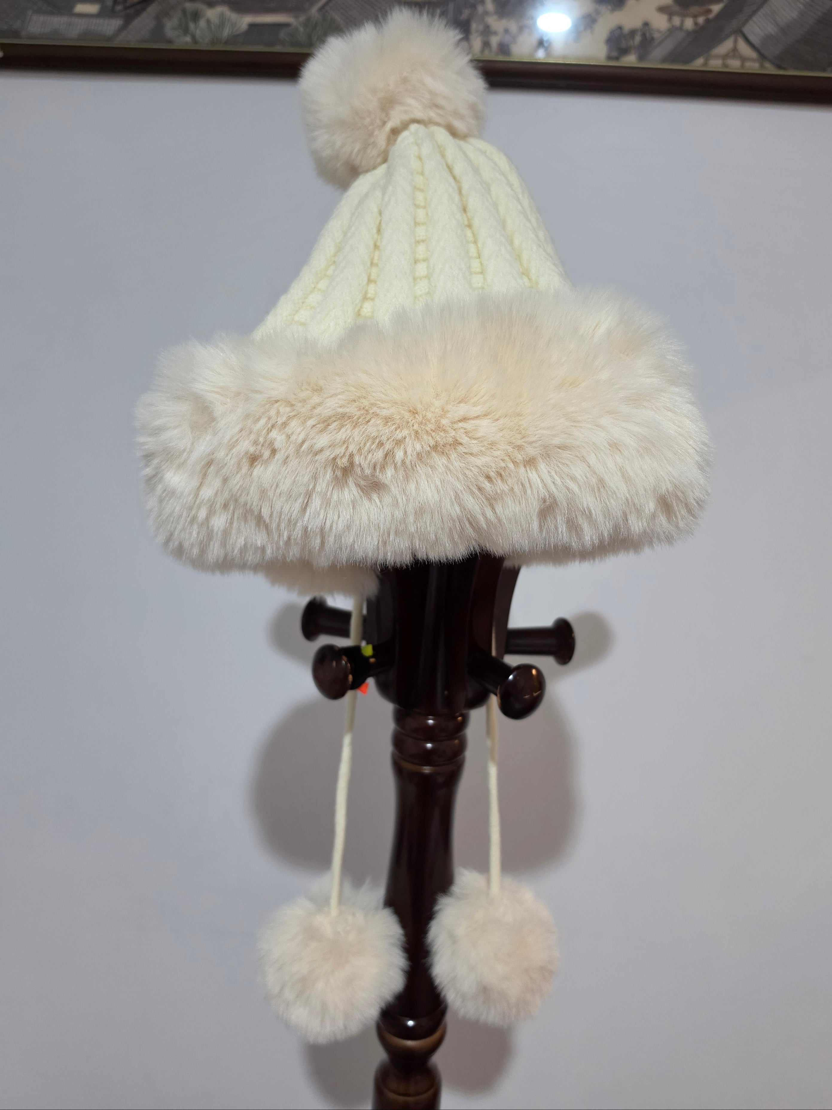 Pompom snow hat B4